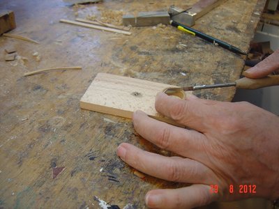 Realizando los cortes para sacar los dos dinteles de la corona.