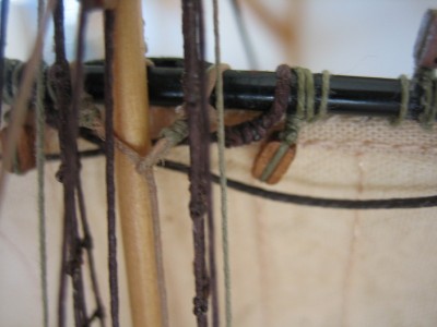 chicote de juanete, muy sencillo de un solo cabo que se atora más abajo.