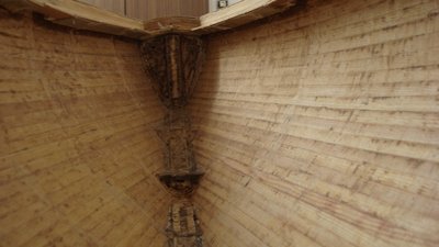 he quitado todas las cuadernas y solo he dejado el casco de madera