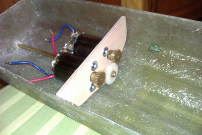 Propuesta inicial: dos motores (2*125W =250W) y reductora 1:1.5 para un sólo eje.